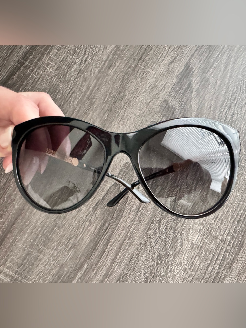Versace Medusa Black/ Gold Frames Sunglasses - Picture 8 of 8